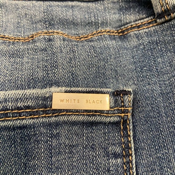 White House Black Market The girlfriend Distressed Jean short Size 8 - Picture 8 of 8